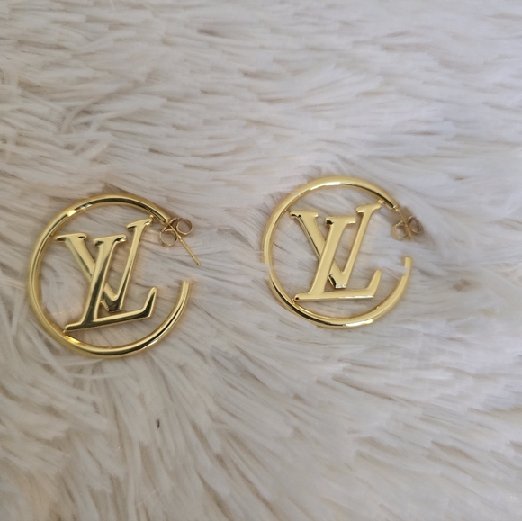 Gold Fashion Logo Hoop Pierced Earrings 2 sizes - Picture 6 of 15